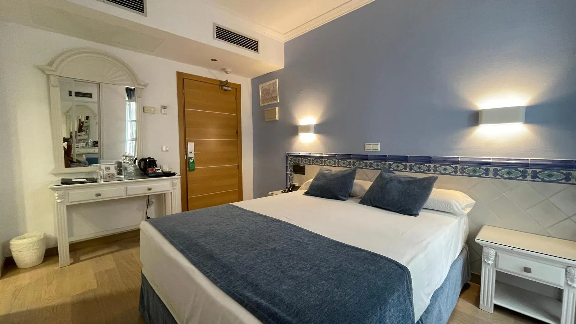 Hotel Plaza Cavana Nerja 3*,  Spanien
